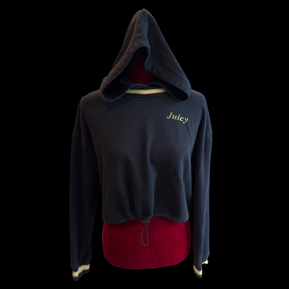 JUICY COUTURE WOMEN BLACK 
CROPPED PULLOVER WITH HOODIE